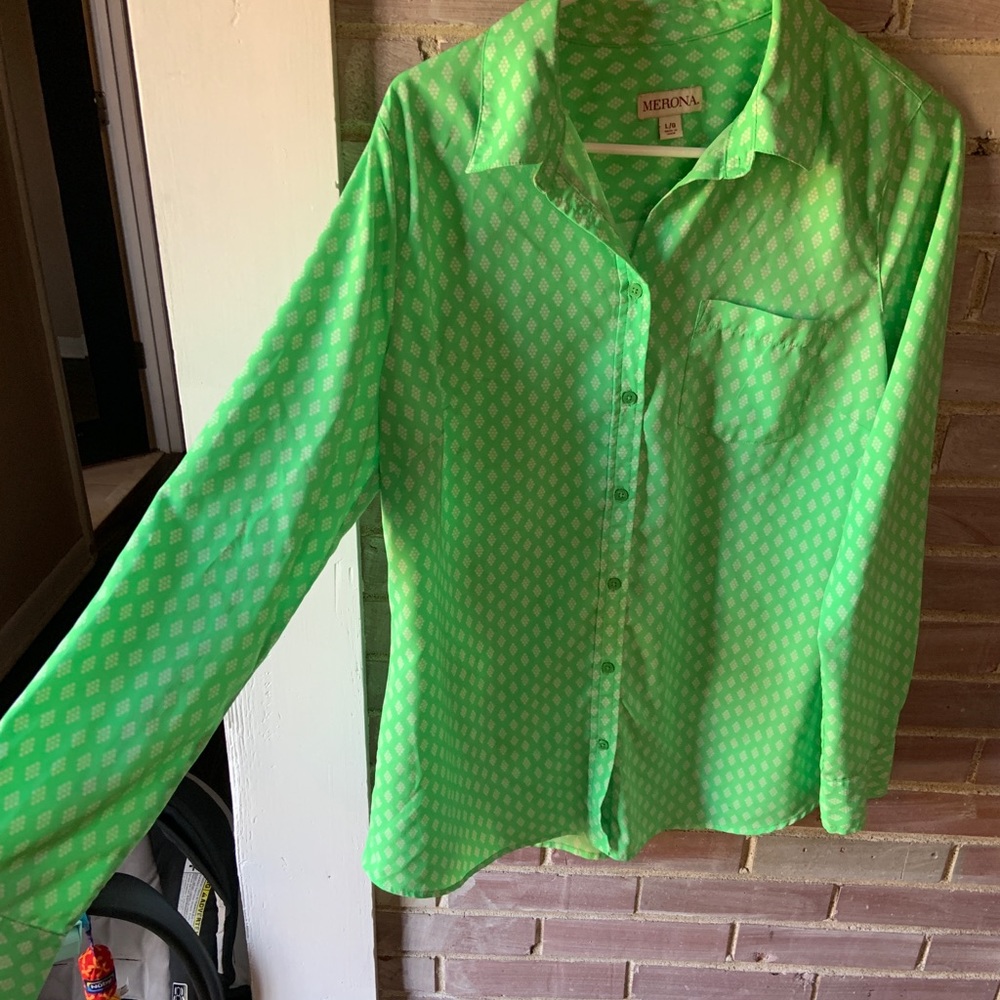 Green patterned long sleeve button down shirt